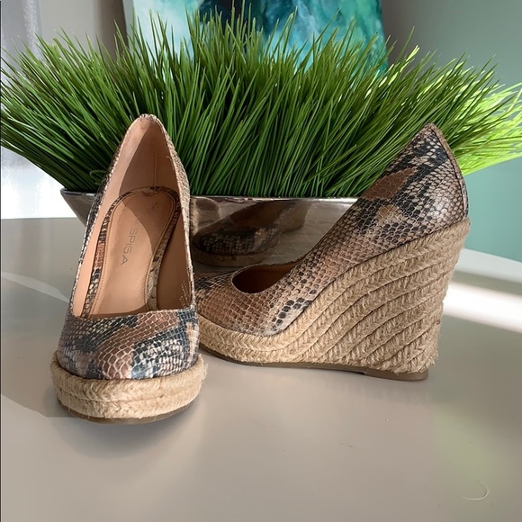 Via Spiga leather snake print wedge heel. - Picture 2 of 8